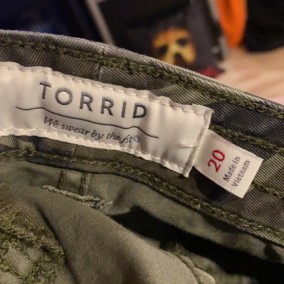 TORRID CROPPED TWILL MILITARY PANT - CAMO EUC - Picture 6 of 9